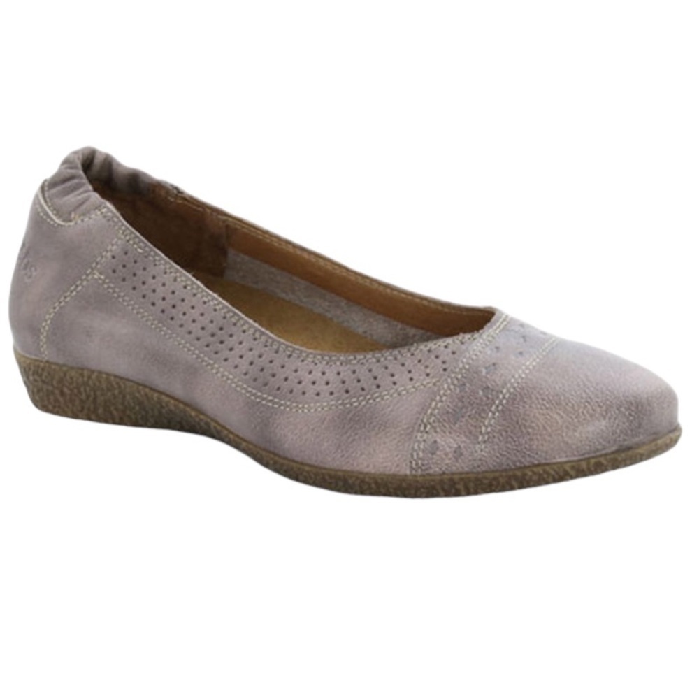 Taos Footwear Sleek Ballet Flat In Stone